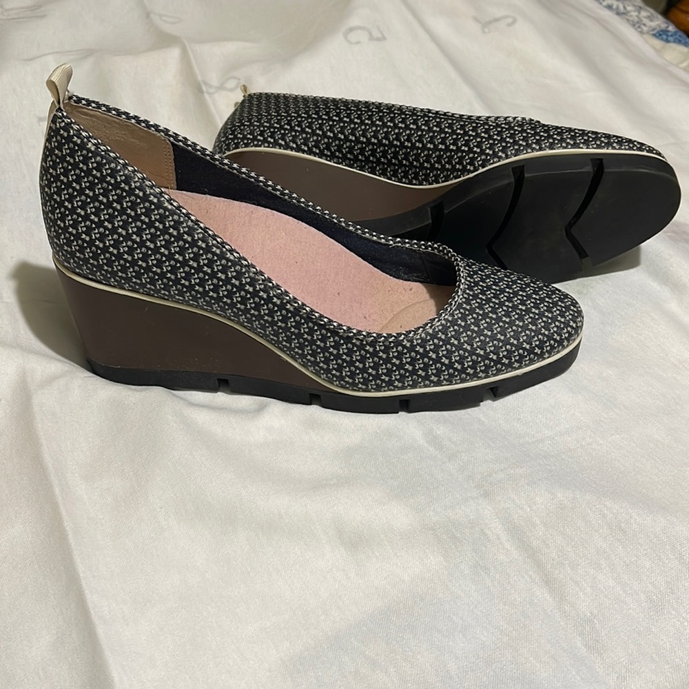 Betabrand All Weather Wedge Size 7.5